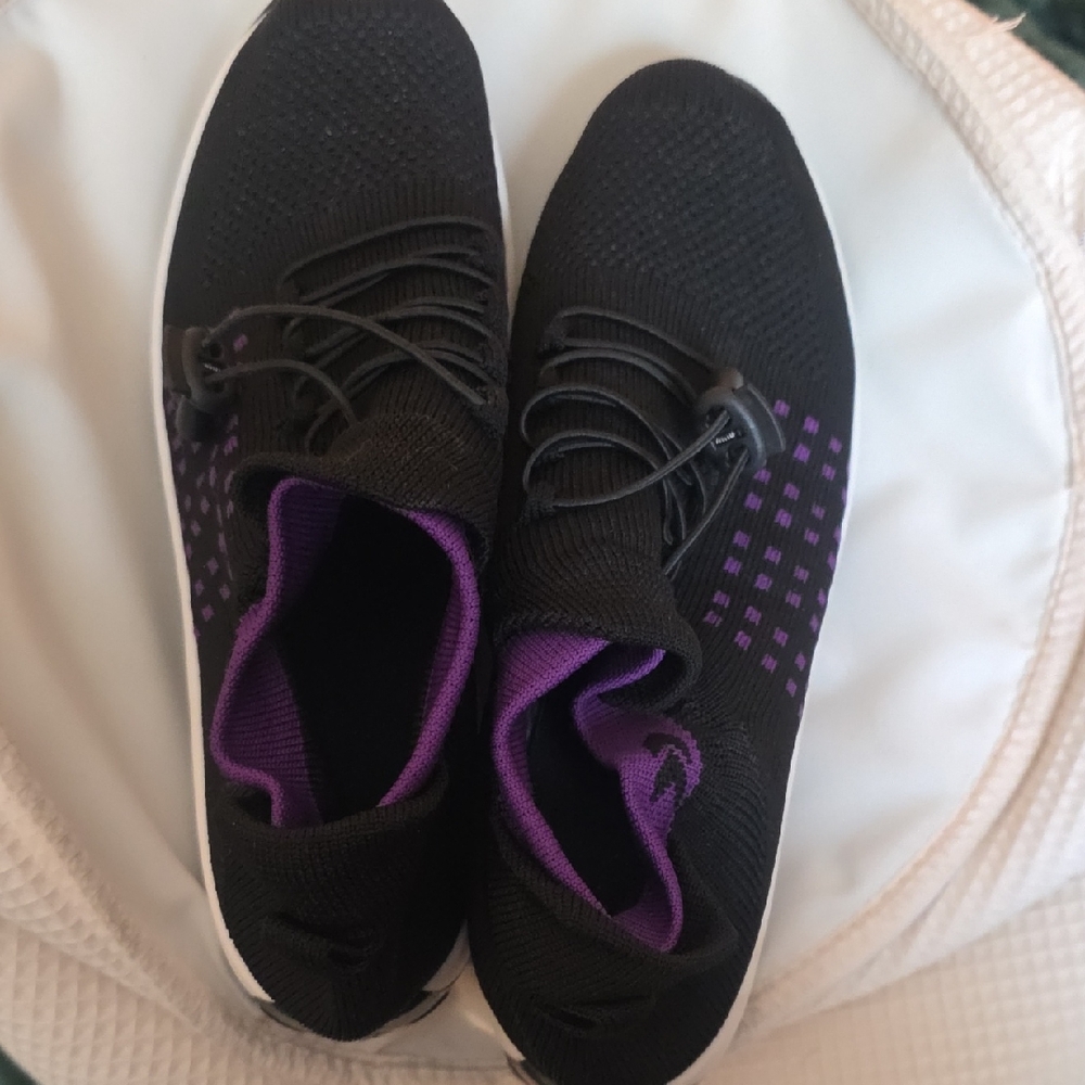 Women's Black and Purple Athletic Shoes